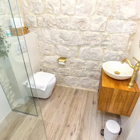 Kamena U Mirnoj Ulici Blizu Centra Trogira Trogir