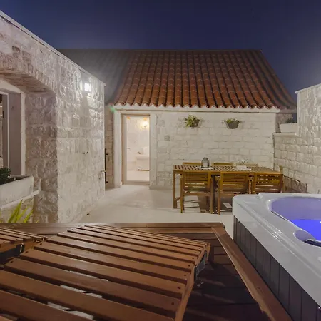Kamena U Mirnoj Ulici Blizu Centra Trogira Trogir
