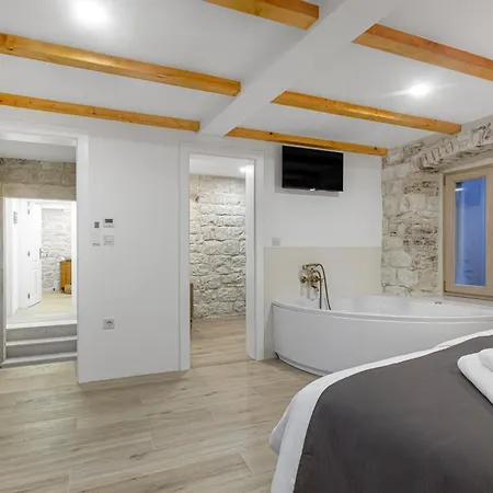 Kamena U Mirnoj Ulici Blizu Centra Trogira Trogir