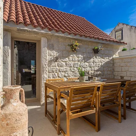 Kamena U Mirnoj Ulici Blizu Centra Trogira Trogir