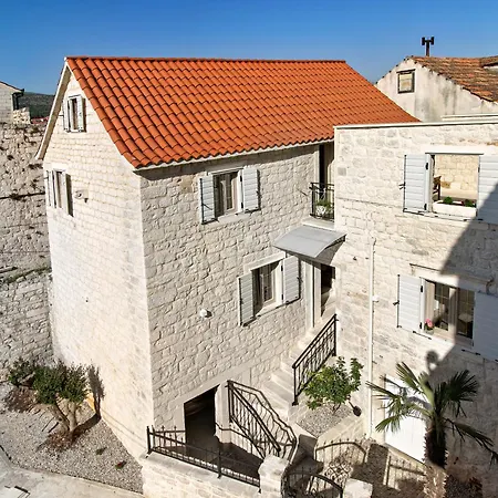Kamena U Mirnoj Ulici Blizu Centra Trogira Trogir