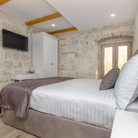 Villa Kamena U Mirnoj Ulici Blizu Centra Trogira Trogir