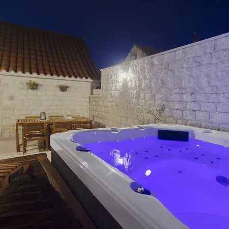 Villa Kamena U Mirnoj Ulici Blizu Centra Trogira