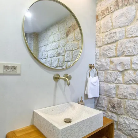 Villa Kamena U Mirnoj Ulici Blizu Centra Trogira Trogir