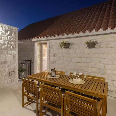 Villa Kamena U Mirnoj Ulici Blizu Centra Trogira Trogir