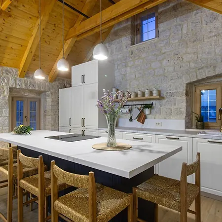 Villa Kamena U Mirnoj Ulici Blizu Centra Trogira Trogir