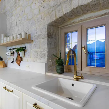 Villa Kamena U Mirnoj Ulici Blizu Centra Trogira Trogir