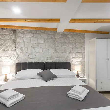 Kamena U Mirnoj Ulici Blizu Centra Trogira Villa Trogir