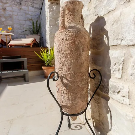 Villa Kamena U Mirnoj Ulici Blizu Centra Trogira