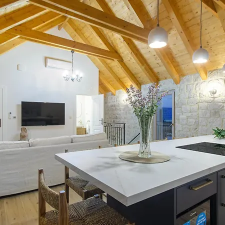 Villa Kamena U Mirnoj Ulici Blizu Centra Trogira *